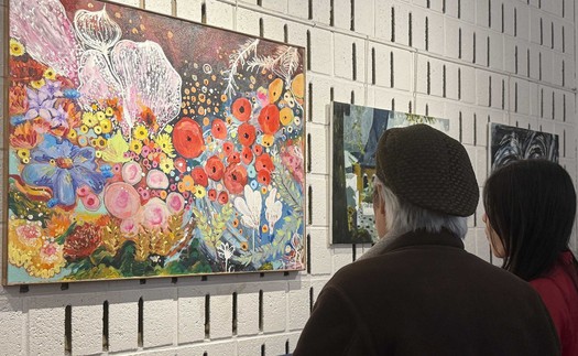 Triển lãm tranh và sách “Hồn Việt trên đất Pháp”