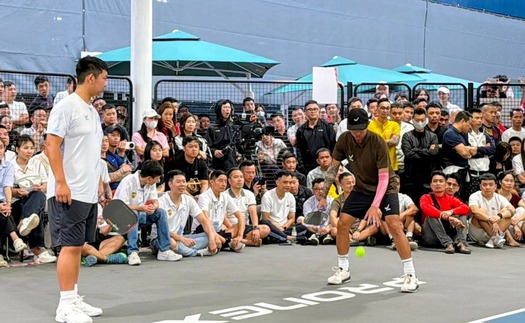 Cảnh giành giật quanh Quang Dương trên sân pickleball gây tranh cãi