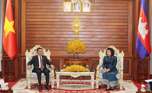 Đồng chí Trần Cẩm Tú, Ủy viên Bộ Chính trị, Thường trực Ban Bí thư hội kiến Samdech Khuon Sudary, Chủ tịch Quốc hội Campuchia