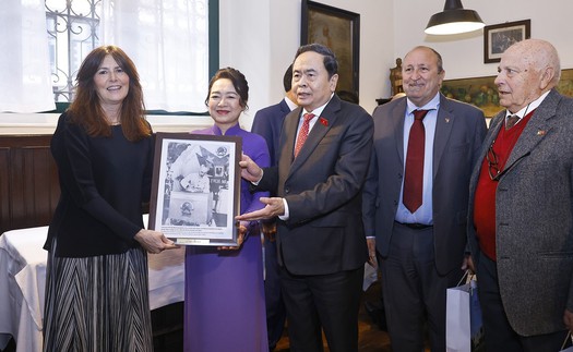 Chủ tịch Quốc hội thăm nơi lưu dấu ấn Chủ tịch Hồ Chí Minh tại thành phố Milan