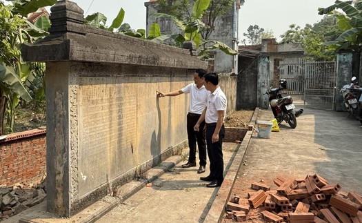 Tháo gỡ bất cập kéo dài để bảo tồn 2 tấm bia cổ có niên đại trên 300 năm