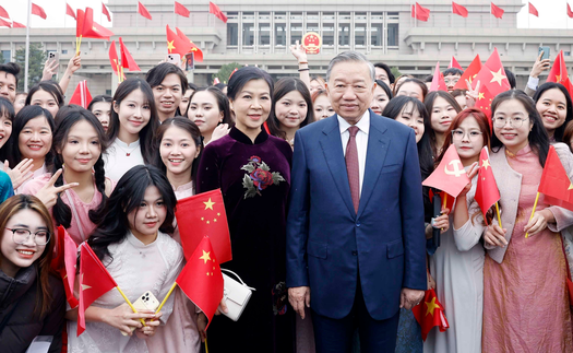 Tổng Bí thư, Chủ tịch nước và Phu nhân tới Bắc Kinh, bắt đầu thăm cấp Nhà nước đến Trung Quốc