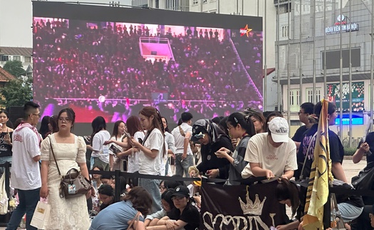 Lần đầu bố trí màn hình LED ngoài trời, fanzone Giải Cống hiến 2026 hút khán giả từ sớm