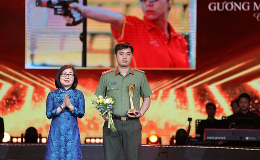 Xạ thủ Trịnh Thu Vinh tự hào và biết ơn khi được trao giải Cống hiến