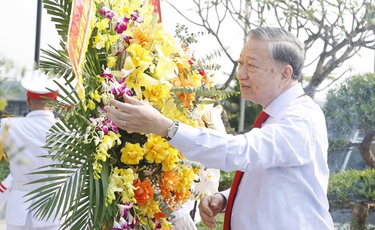 Tổng Bí thư, Chủ tịch nước Tô Lâm dâng hương tưởng niệm Tổng Bí thư Hà Huy Tập tại Hà Tĩnh