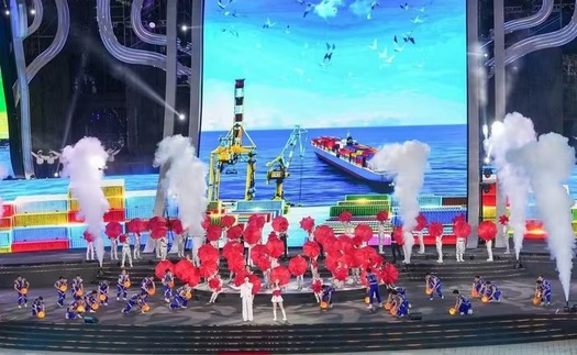 Nhiều hoạt động nổi bật, tạo dấu ấn với du khách dịp Lễ hội Hoa Phượng Đỏ