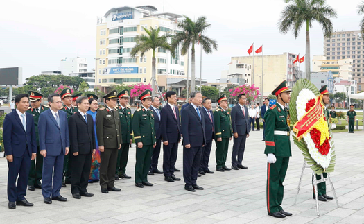 Tổng Bí thư, Chủ tịch nước Tô Lâm dâng hương tưởng niệm các Anh hùng liệt sĩ tại Đà Nẵng