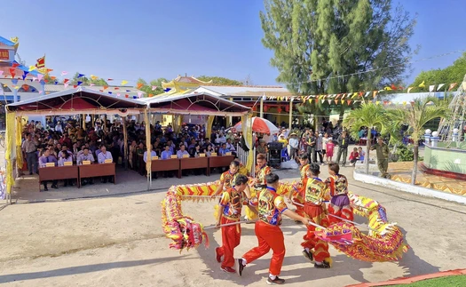 Đặc sắc lễ hội Nghinh Ông Gành Hào