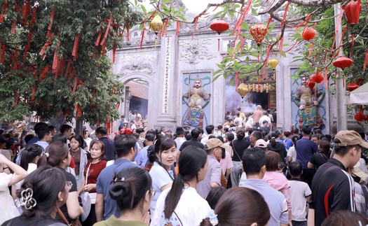 Phú Thọ: Biển người dâng hương Giỗ Tổ Hùng Vương