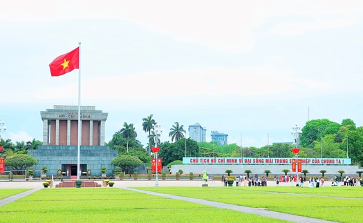 Từ Thủ đô đến Thành phố mang tên Bác: Sắc màu tự hào ngày 30/4