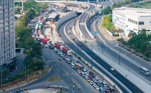 Nhiều cửa ngõ TP Hồ Chí Minh ùn tắc trong ngày đầu nghỉ lễ 