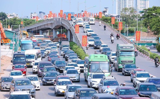 Người dân tấp nập rời Hà Nội trong ngày đầu kỳ nghỉ lễ 30/4 – 1/5