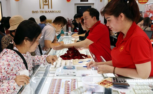 Giá vàng hôm nay 13/5 giảm 500.000 đồng/lượng