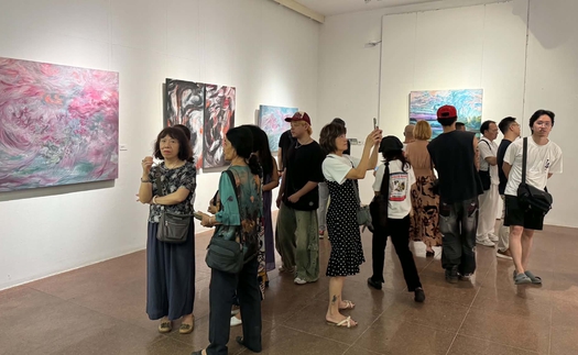 "Khởi nguyên của Ngũ thể": Hành trình đi tìm tiếng nói riêng của những họa sĩ trẻ 