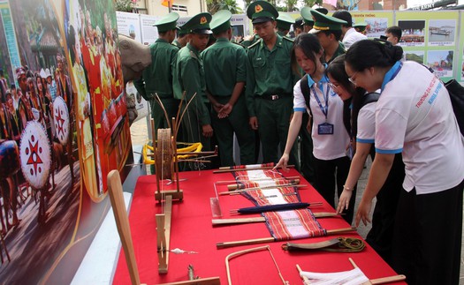 Trưng bày ảnh "Gia Lai - Từ đại ngàn đến biển xanh"