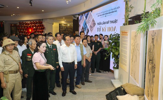 Khai mạc triển lãm “Từ ký họa chiến trường đến sắc màu đương đại”