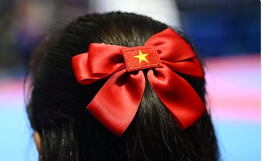 Nơ buộc tóc "Cờ đỏ sao vàng" của nữ VĐV Việt Nam viral cộng đồng quốc tế