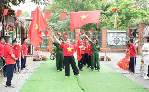 Đưa lịch sử đến gần học sinh bằng hoạt động trải nghiệm