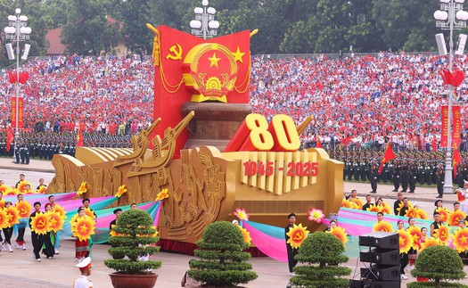 Phát triển con người từ chiều sâu văn hóa
