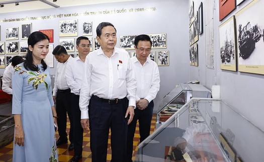 Chủ tịch Quốc hội Trần Thanh Mẫn dâng hương tại Di tích lịch sử văn hóa quốc gia Dinh quận Hóc Môn