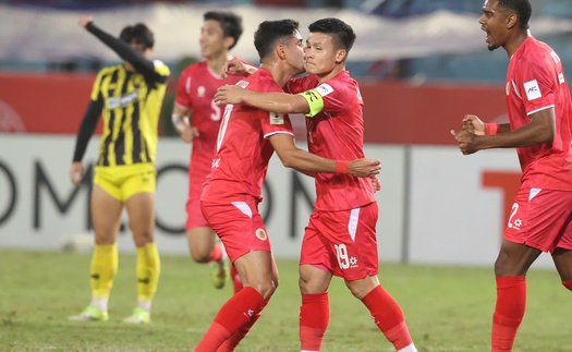 Quang Hải thăng hoa, HLV Kim Sang Sik mừng