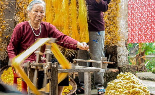 Hành trình của sợi tơ từ kén tằm đến đũi thành phẩm
