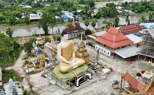 Quần thể tượng Phật quy mô lớn ở ngôi chùa Khmer An Giang