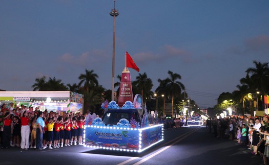 Carnival “Sắc màu biển đảo” thu hút đông đảo người dân và du khách
