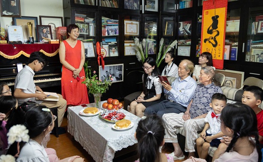 Căn phòng âm nhạc của "Hiệp sĩ Dế Mèn" Phạm Tuyên 
