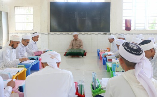 Gìn giữ, phát huy giá trị văn hóa Chăm trong đời sống hiện đại 
