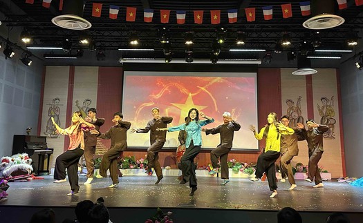 Paris lan tỏa sắc màu văn hóa Việt Nam qua lễ hội "Bonjour Vietnam"
