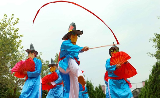 Ký ức "Báo động từ vốn di sản" trên báo Thể thao và Văn hóa Những nẻo đường tìm "báu vật sống"