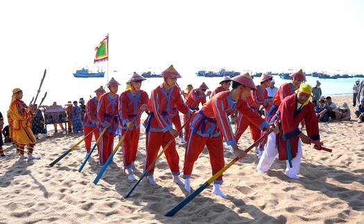 Đánh thức tiềm năng du lịch làng biển