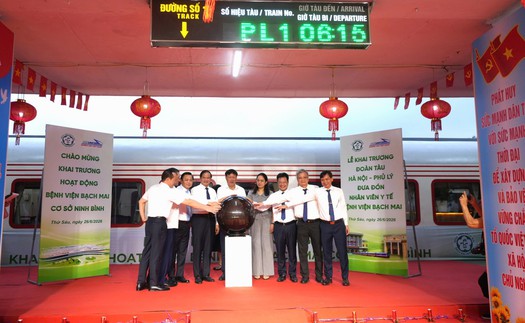 Khai trương chuyến tàu y tế đưa chuyên gia Bệnh viện Bạch Mai về cơ sở 2