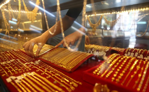 Giá vàng tăng khi đồng USD và giá dầu đồng loạt suy yếu