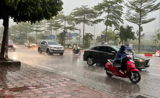 Cảnh báo mưa dông kèm lốc sét, mưa đá tại Hà Nội