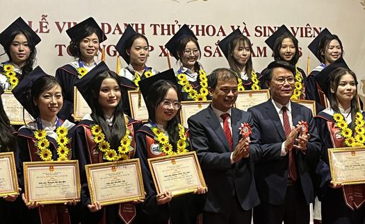 Tôn vinh hiền tài vì sự phát triển bền vững của Thủ đô