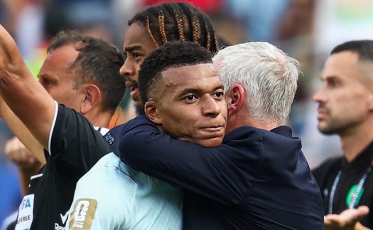 Haaland nói đúng 13 từ khi Mbappe chờ quá lâu để đá 11m, HLV Pháp cũng đồng tình