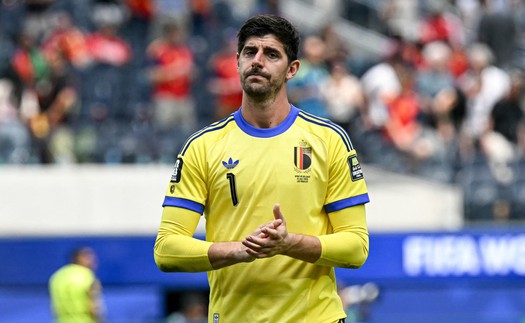 Thủ môn Thibaut Courtois tiết lộ muốn ở lại sân, HLV ĐT Bỉ vẫn thay ra ở trận thua Tây Ban Nha 