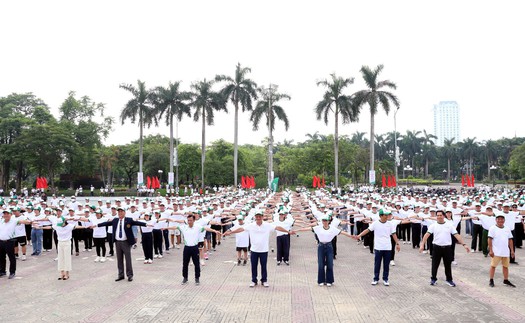 Hơn 1.500 người tham gia chương trình toàn dân tập luyện thể dục, thể thao