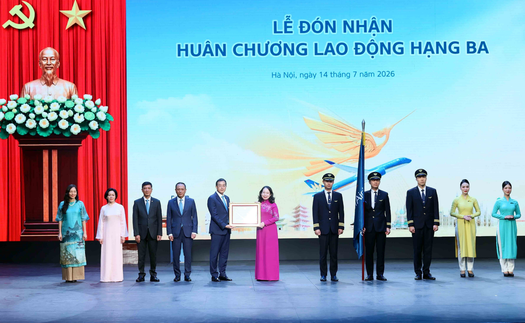 Phó Chủ tịch nước dự Lễ đón nhận Huân chương Lao động hạng Ba của Vietnam Airlines