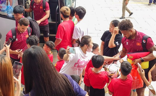 Đội tuyển Việt Nam được chào đón nồng nhiệt tại Thái Nguyên, sẵn sàng so tài với Myanmar