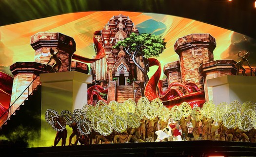 Phó Chủ tịch nước Võ Thị Ánh Xuân dự khai mạc Festival biển Khánh Hòa