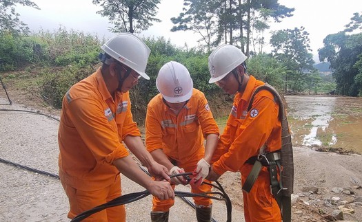 Lai Châu kịp thời khôi phục dòng điện cho nhân dân vùng lũ