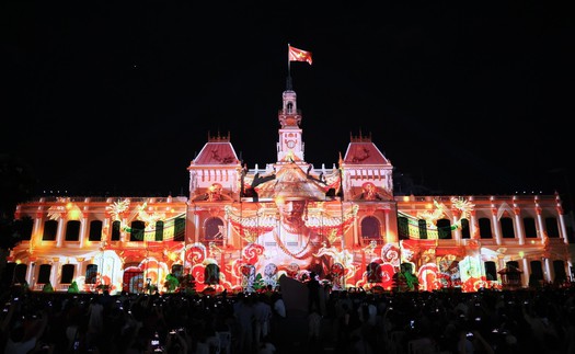 Biểu diễn nghệ thuật và trình chiếu 3D Mapping mừng 50 năm Thành phố mang tên Bác