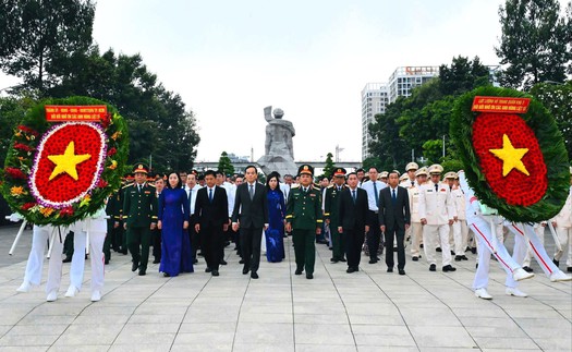 Tưởng nhớ các Anh hùng liệt sĩ, đồng bào đã hy sinh vì Tổ quốc