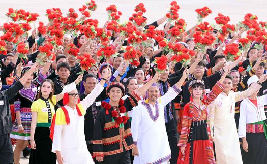 Chuẩn mực con người Việt Nam trong kỷ nguyên mới (Kỳ 1): Bước phát triển mới trong tư duy xây dựng con người