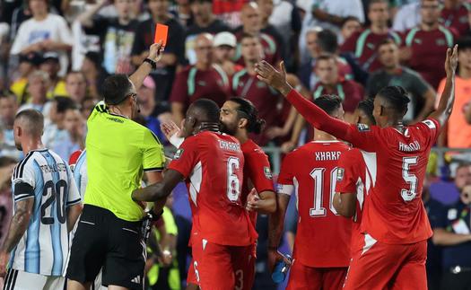 IFAB xác nhận trọng tài không nên rút thẻ đỏ với cầu thủ Thụy Sĩ ở trận thua Argentina tại World Cup 2026