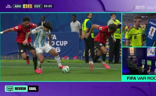 Cựu trọng tài Premier League: VAR thiếu nhất quán, ĐT Argentina gặp may mắn