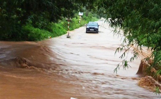 Quảng Trị: Mưa lũ chia cắt nhiều bản làng vùng biên giới